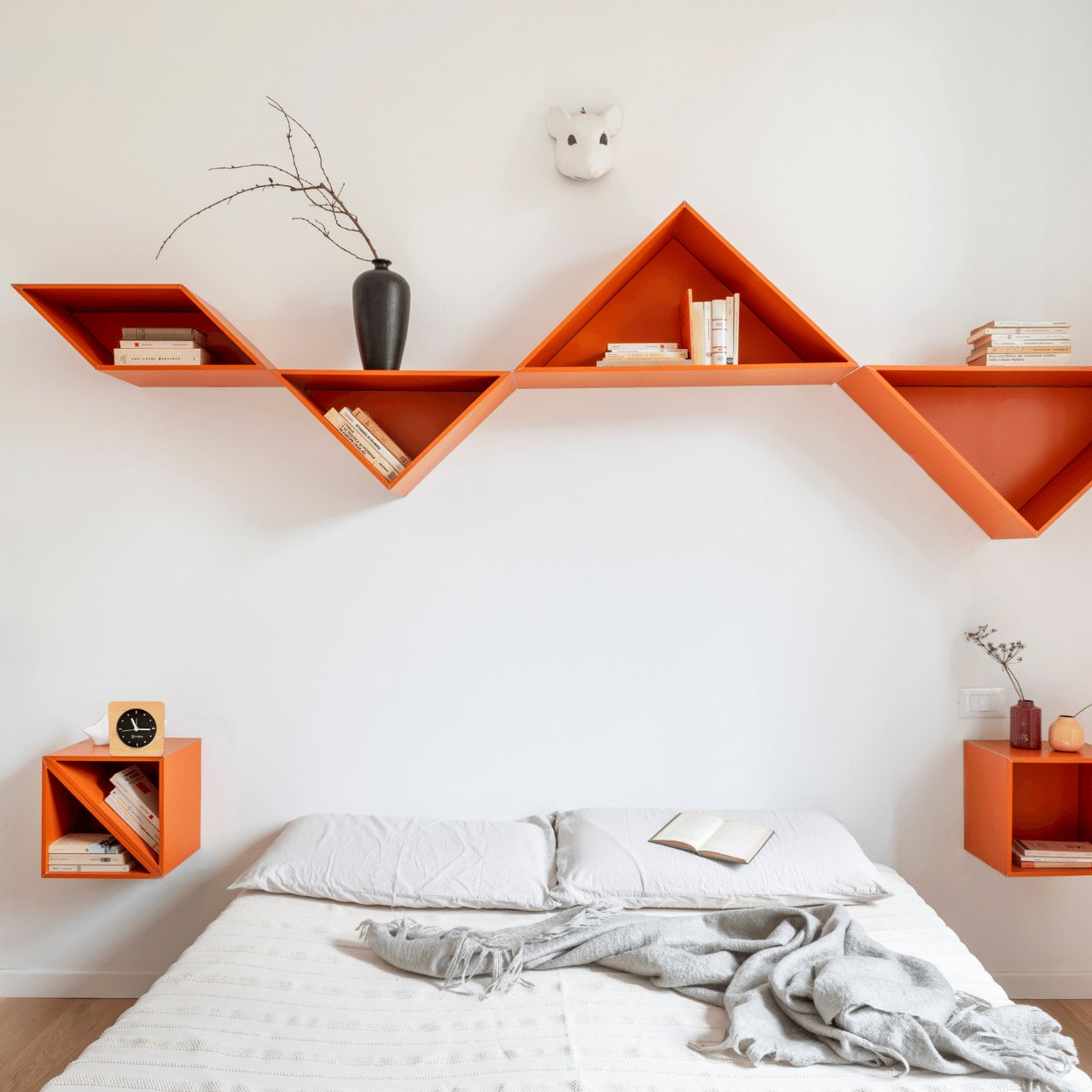 Silent Analog Alarm Clock – Minimalist Wood Design