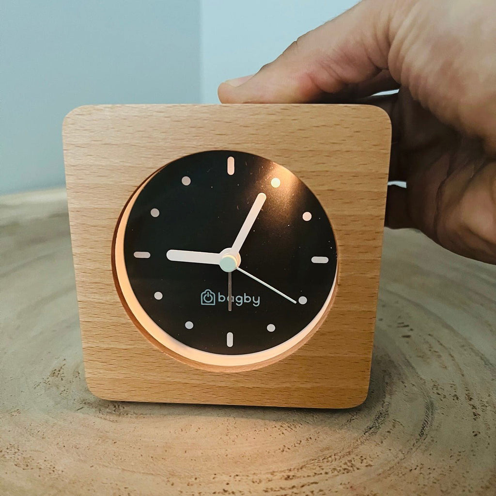 Silent Analog Alarm Clock – Minimalist Wood Design