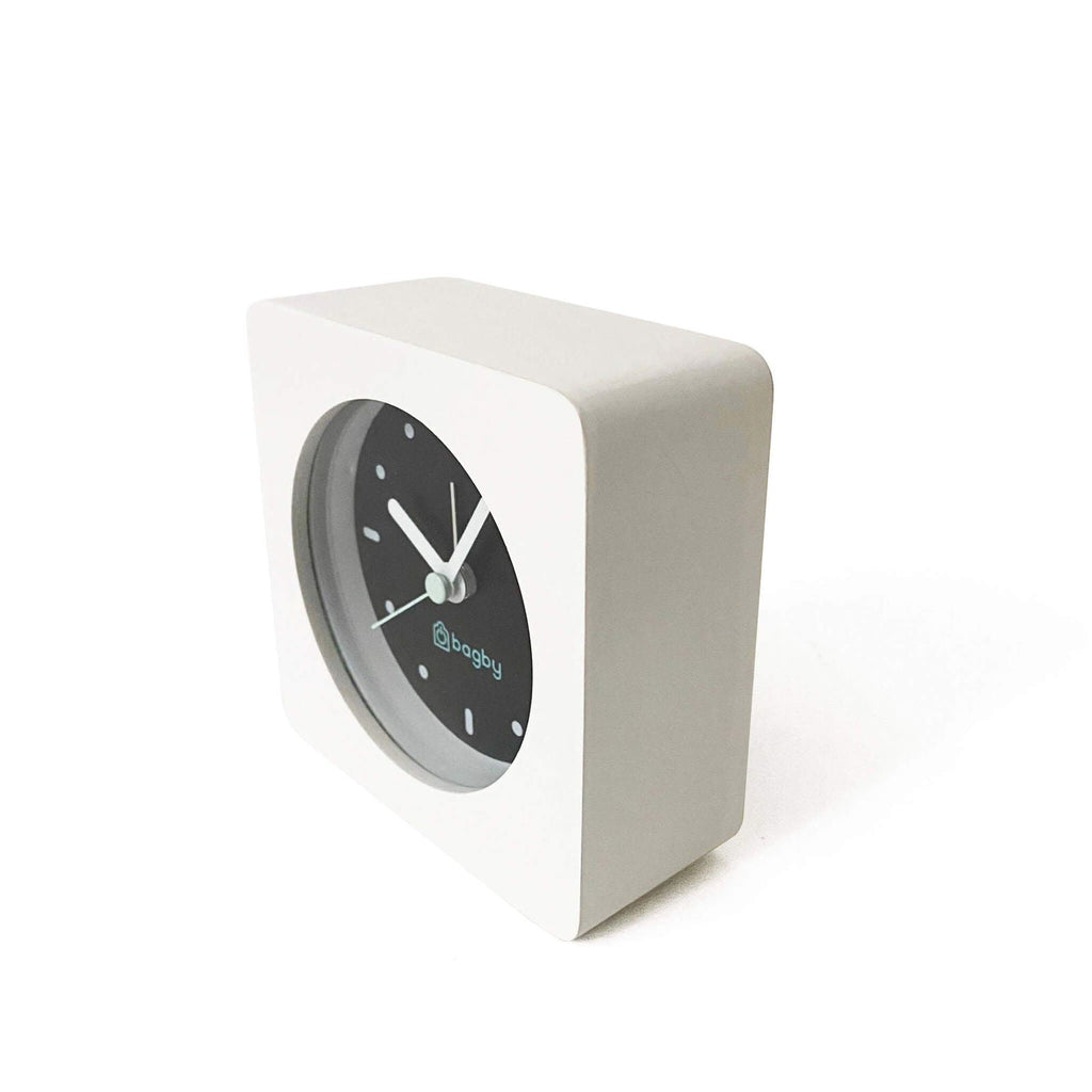 Silent Analog Alarm Clock – Minimalist Wood Design