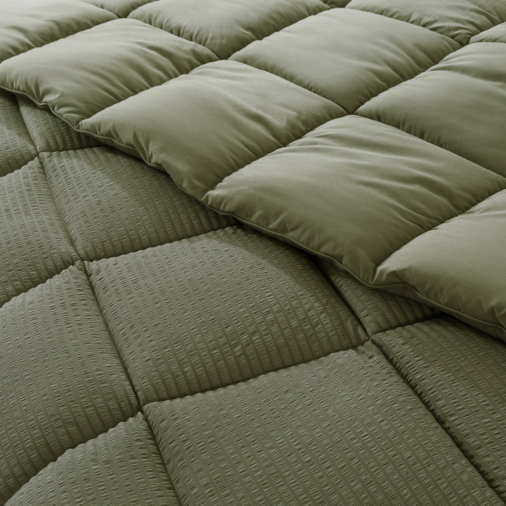 All-Season Reversible Comforter – Ultra Soft Down Alternative | Dorm & Graduation Gift