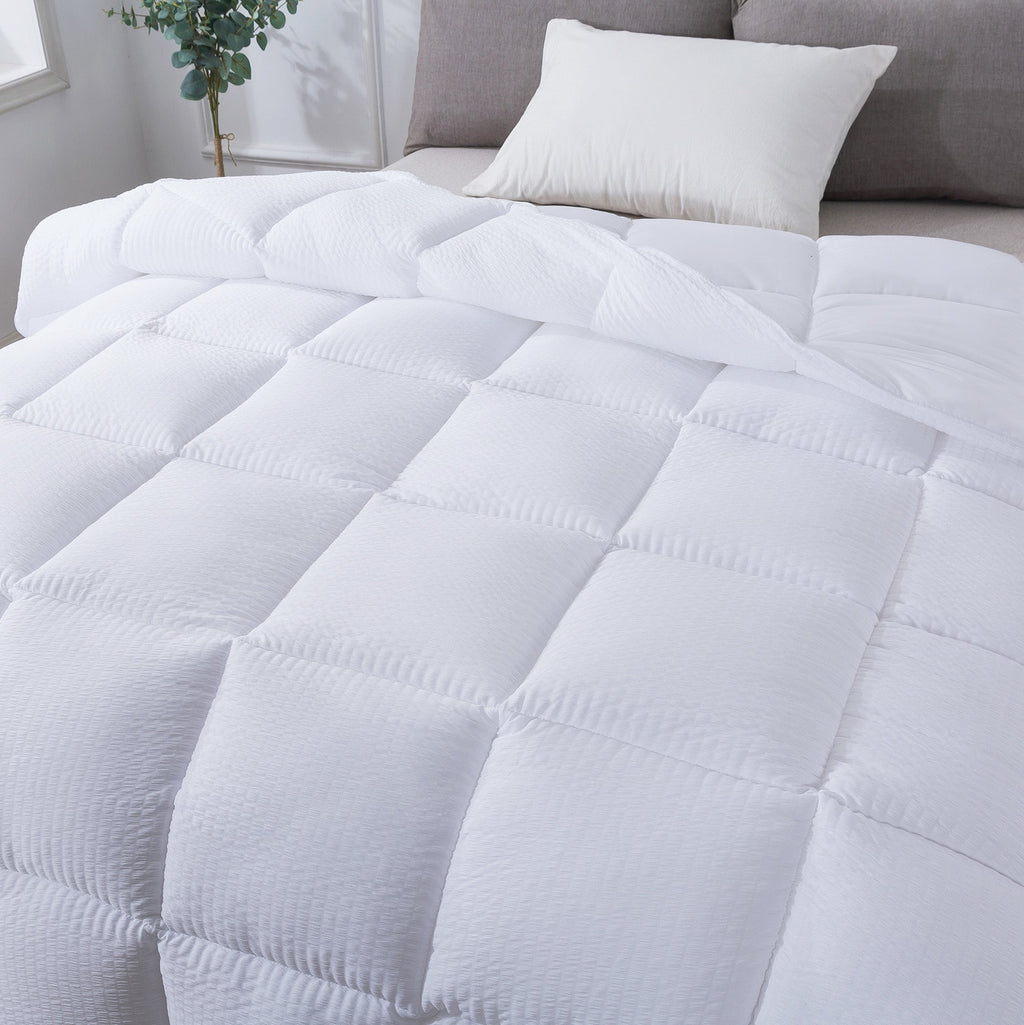 All-Season Reversible Comforter – Ultra Soft Down Alternative | Dorm & Graduation Gift